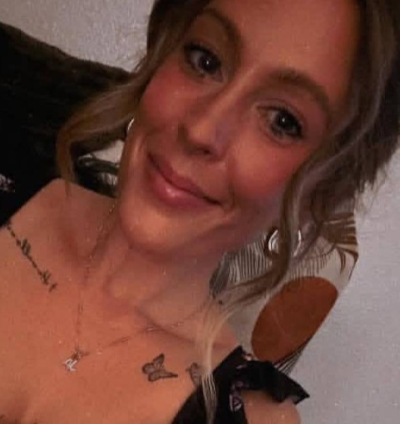 Deborah Miller, 47, Isla
