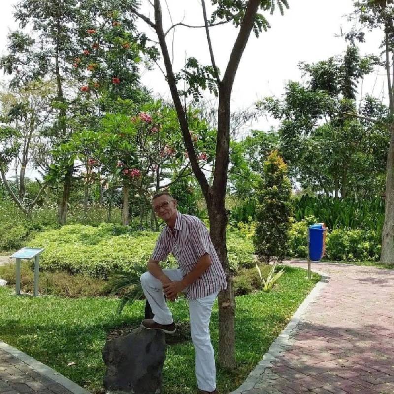 Helmut, 70, Brsi
