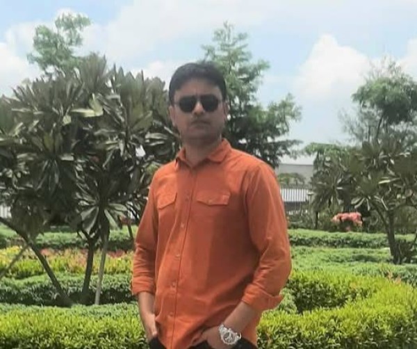 Mojumder, 43, Mitoma
