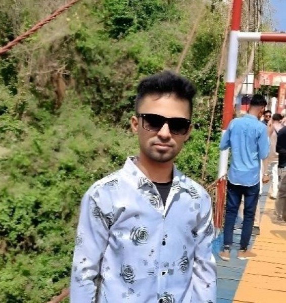 Monowar, 26, Canada