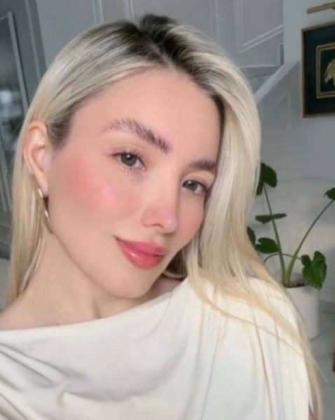 Mia Sofia, 39, Egg