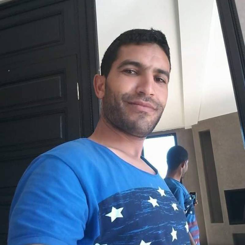 Zouhir, 41, Ostend