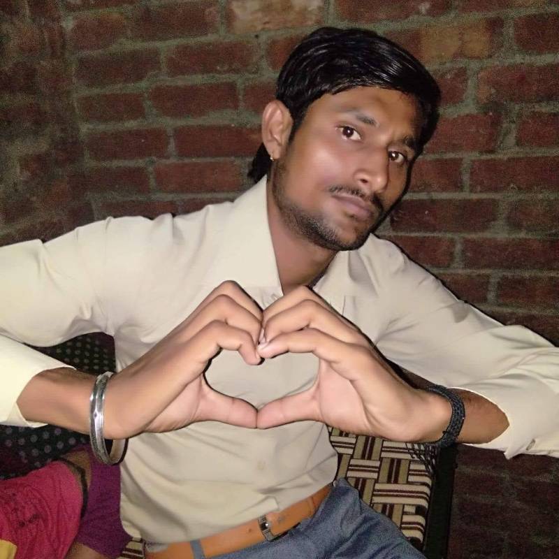 Tulsi Devi, 30, Masjed Soleymn