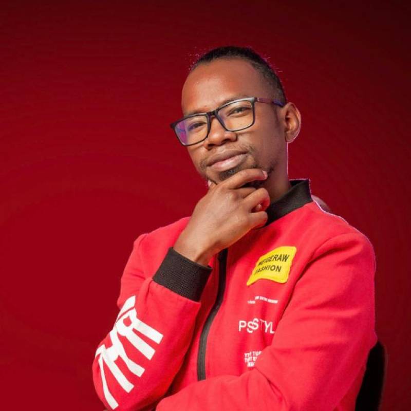 Niaina, 37, Titel