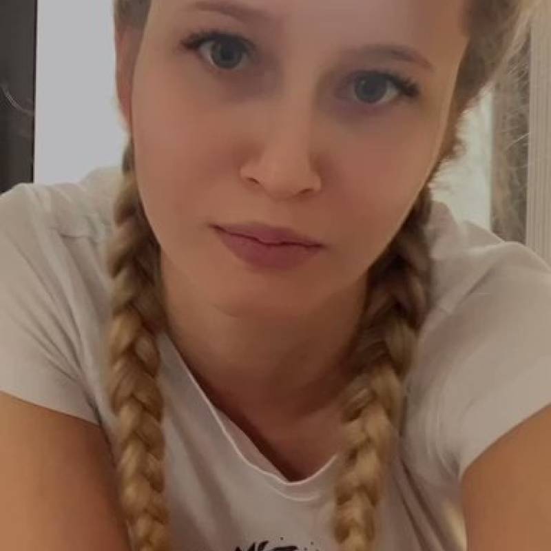 Stella brooks, 30, Mon
