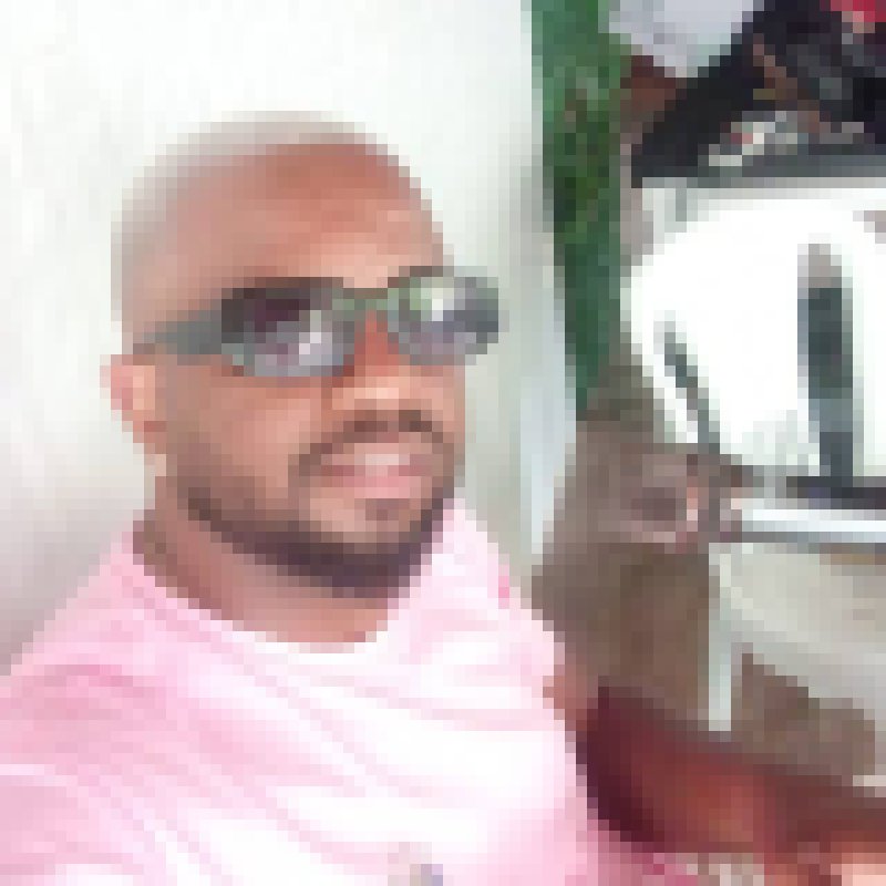 Isaías, 34, India