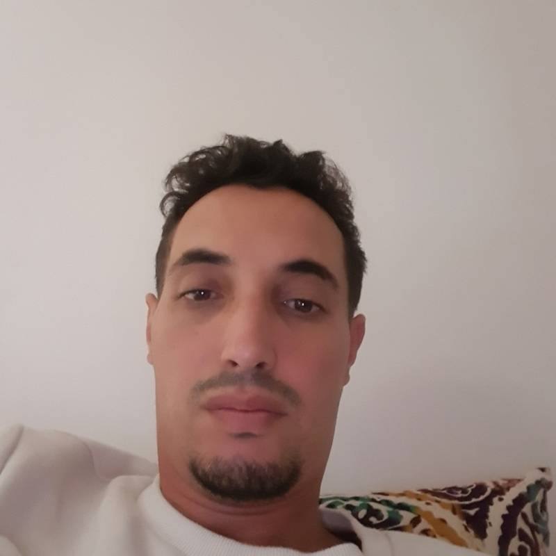 Mahmoud, 41, Lathi
