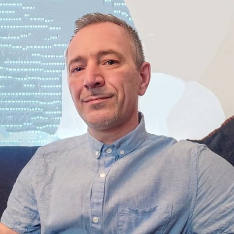 Zolee, 46, Sarov