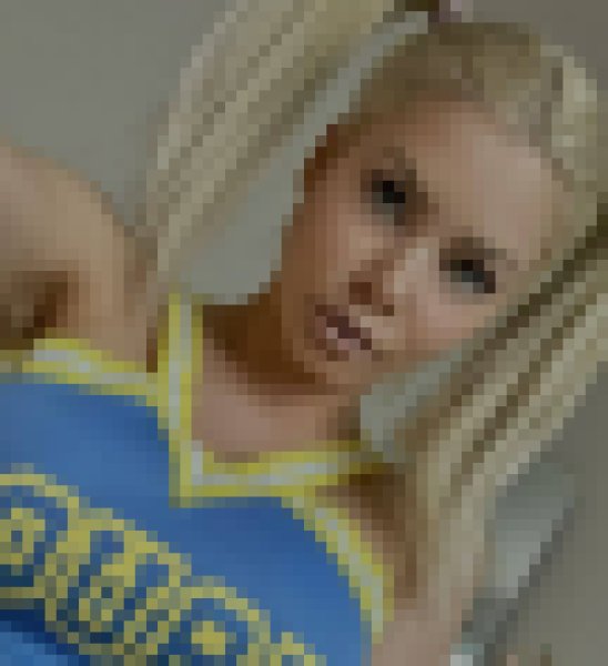 Laura, 26, Woodley