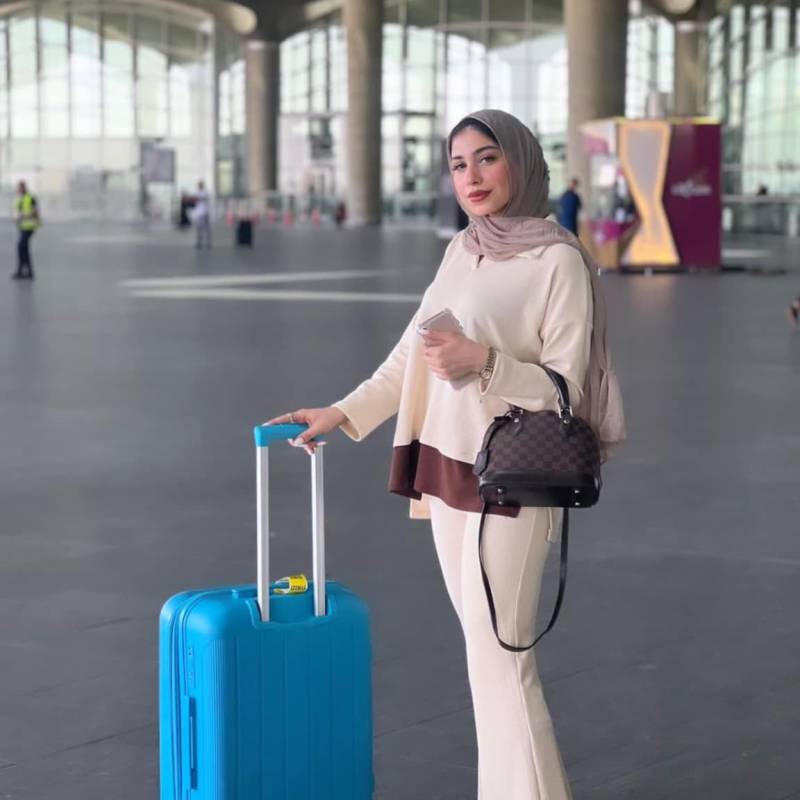 Amira, 32, Batron