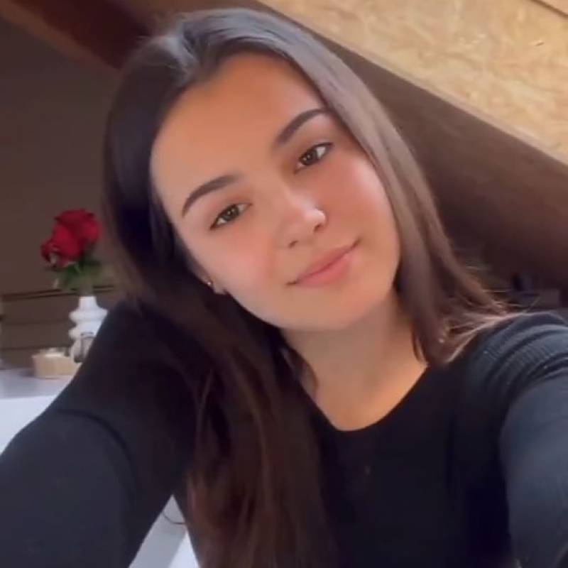Olivia, 28, I