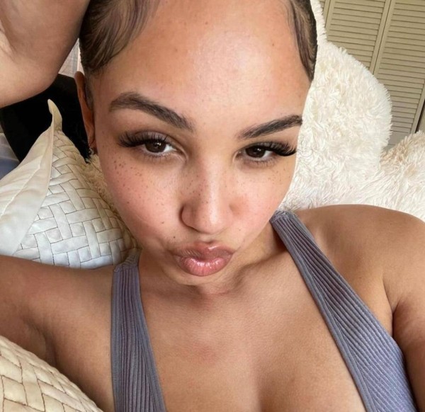 sarah, 26, Saubara
