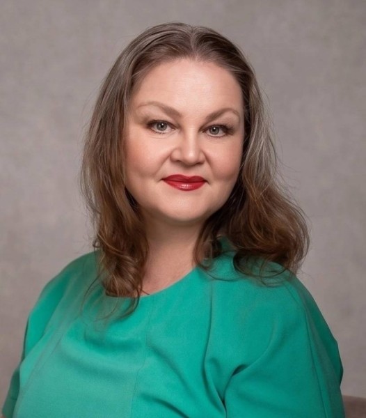 Lady, 52, East Hampton