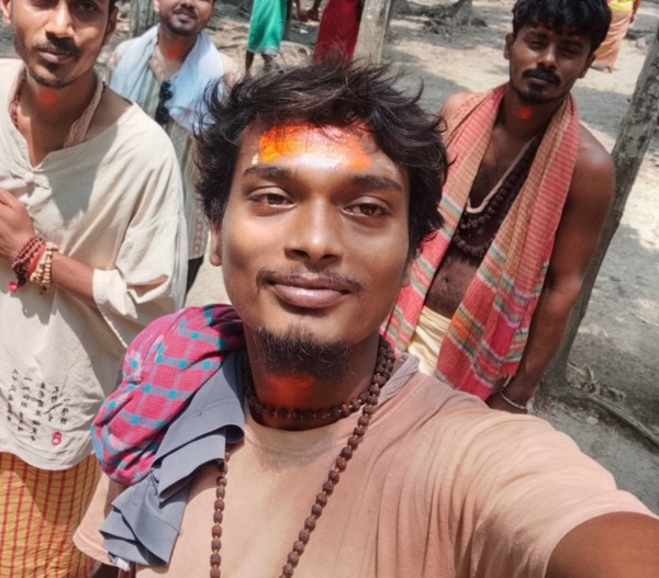 Bikesh, 26, Chapel En Le Frith