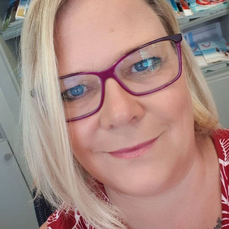 Alexandra Katec, 49, El Dovio