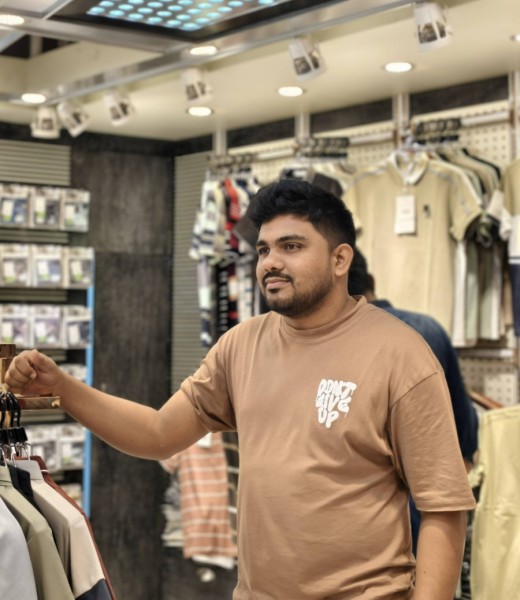 Sanvi, 26, Comoros