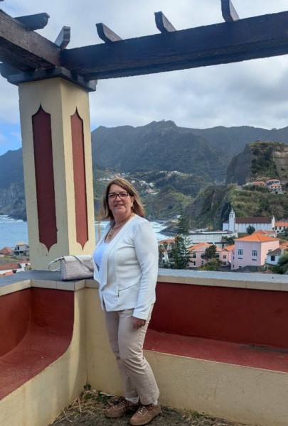 Beauty, 56, Cutralc