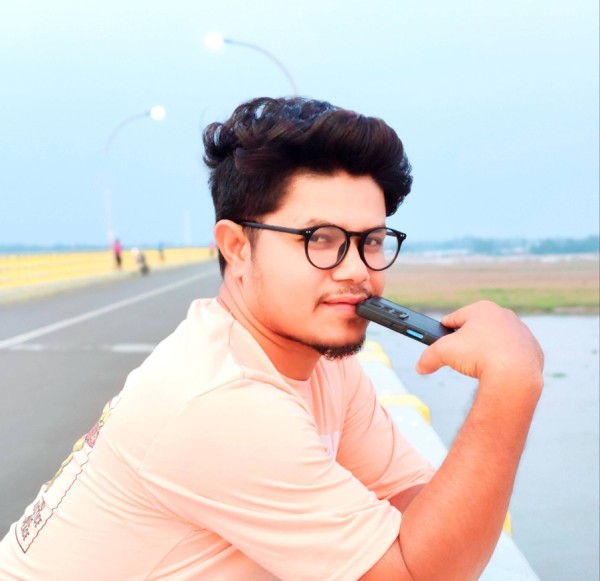 Abir Ahmed, 25, Gainrha