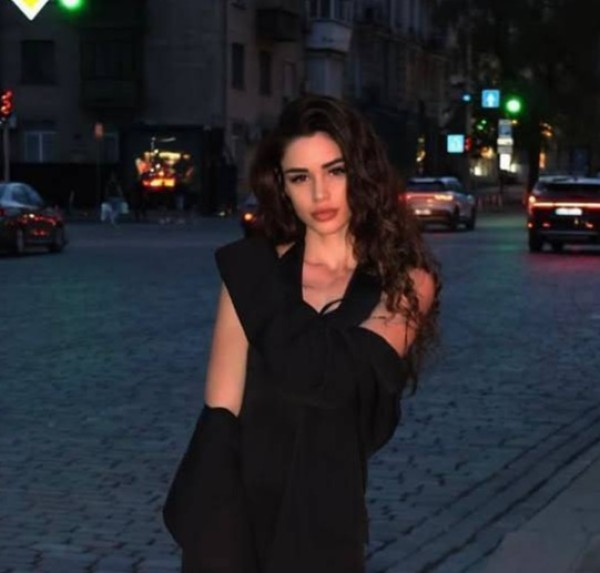 alona, 35, Dahi