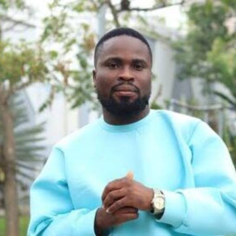 E ma, 28, Hendaye