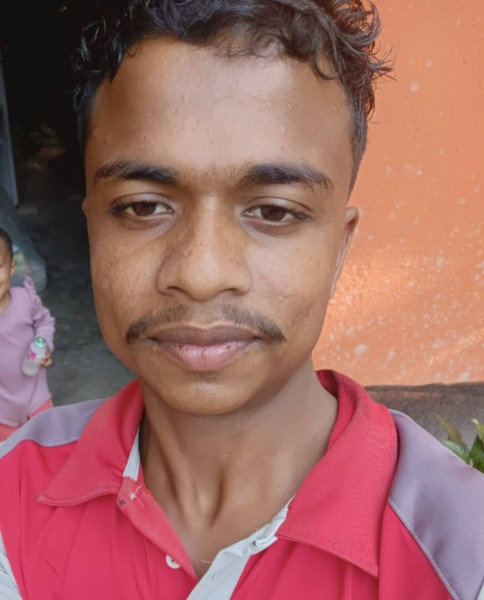 Monsur, 22, Eutin