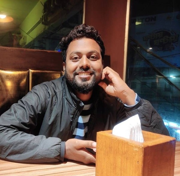 Robin, 27, Bhayala