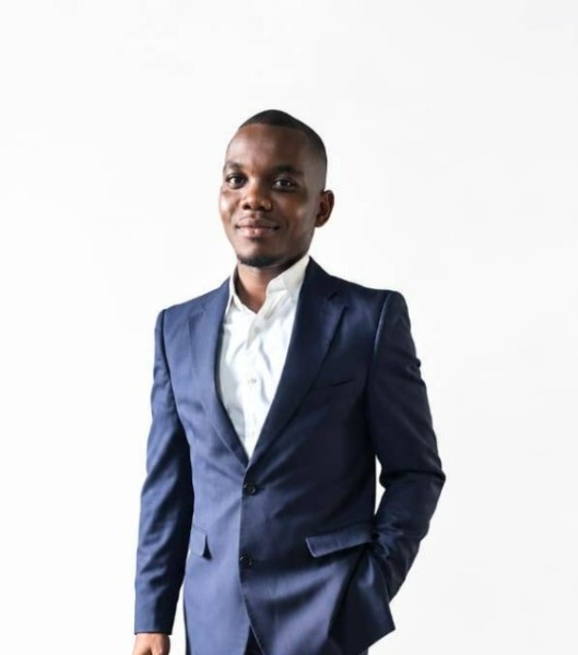 Alexander, 28, Mayiladi