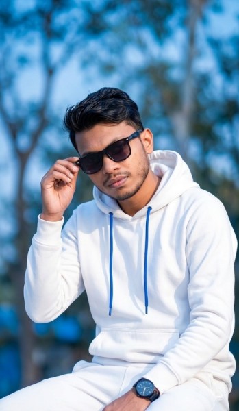Megh, 29, Lefkda