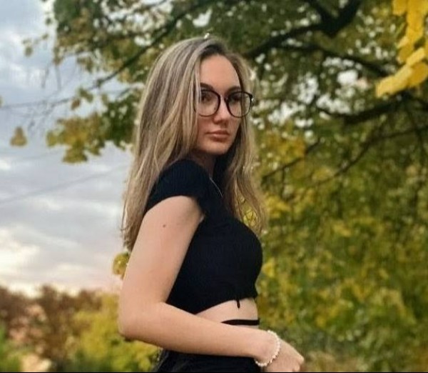 Olivia, 27, Arni