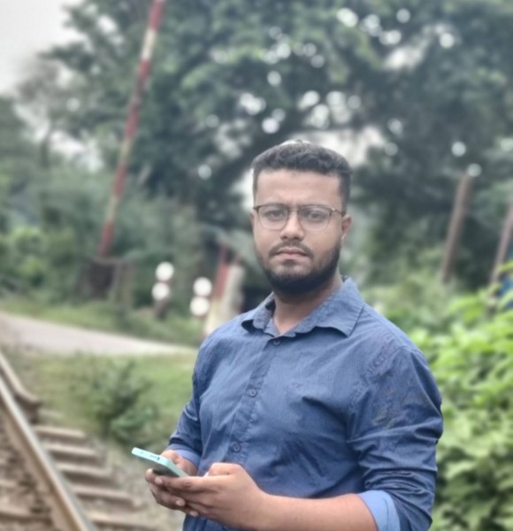 Akas, 29, Bussum