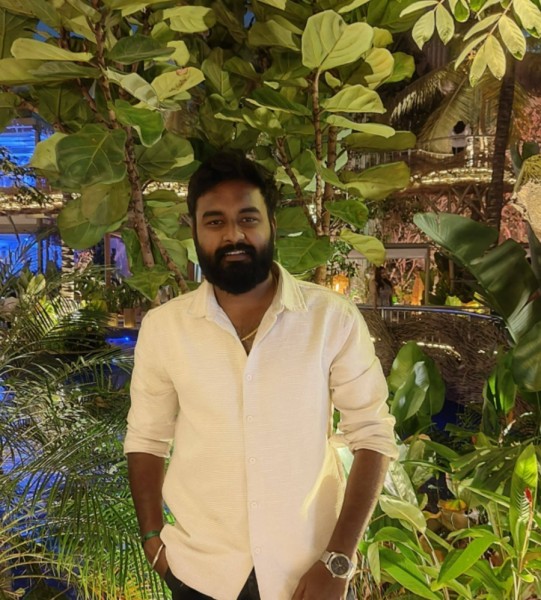 Sanjeev, 30, Larache