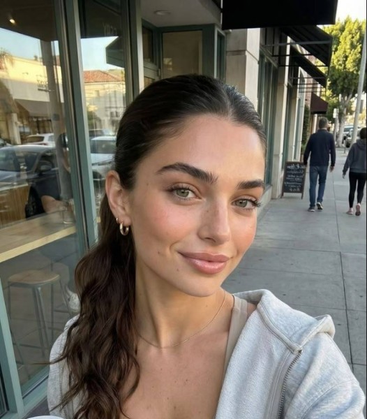 Alexis Smith, 45, Junik