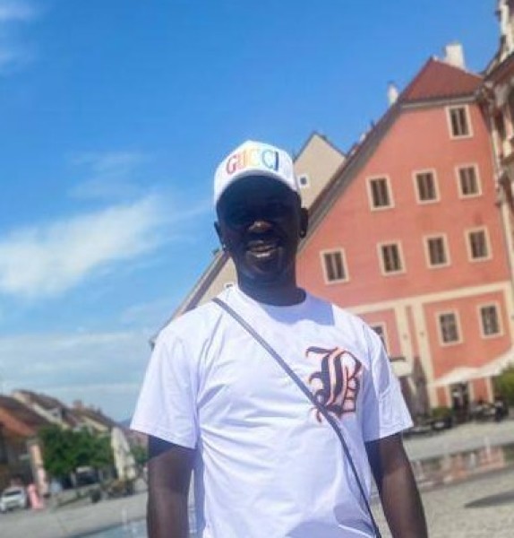 Kobe, 28, Halton