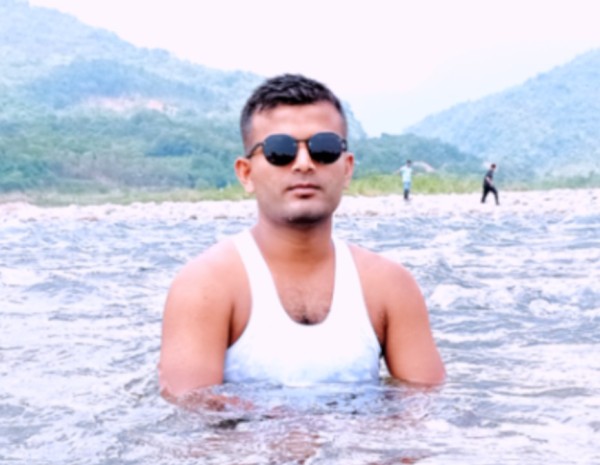 Abu, 36, Elma