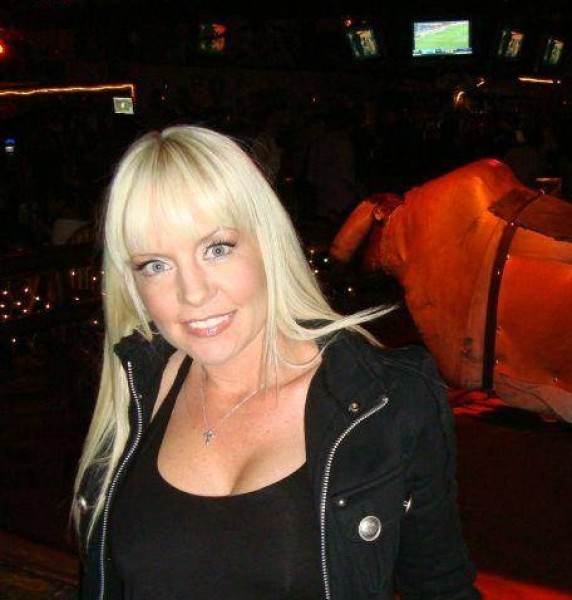 Cherry, 42, Horta