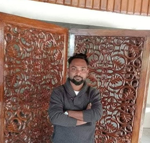 M.MI-.MOMIN, 33, Manwat