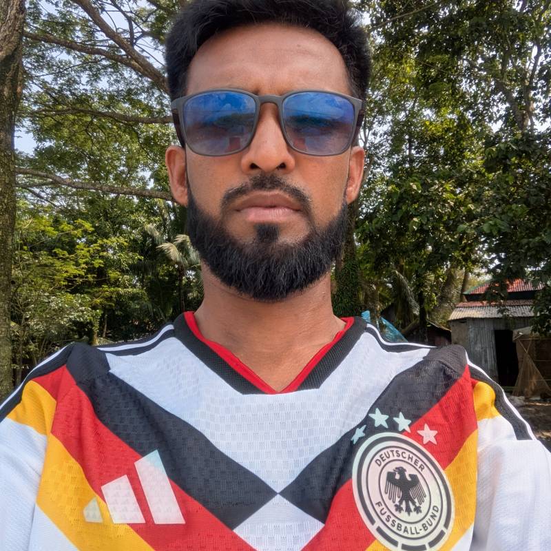 Suyeb, 38, Mensora