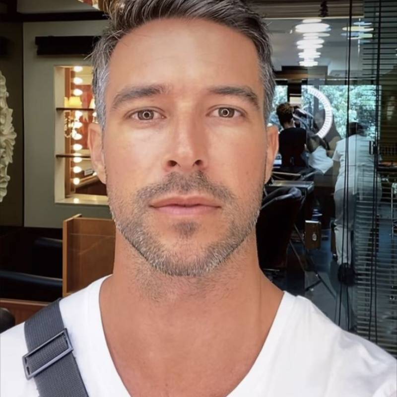 https://saymehi.com dating Jarek in Canada