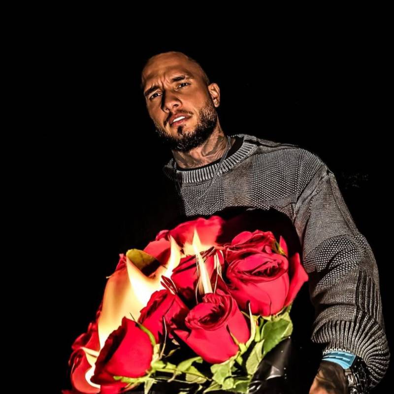 HiltonBenjamin98238 dating